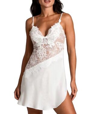 In Bloom by Jonquil Satin Scallop Lace Trim V-Neck Sleeveless Tie Back Chemise